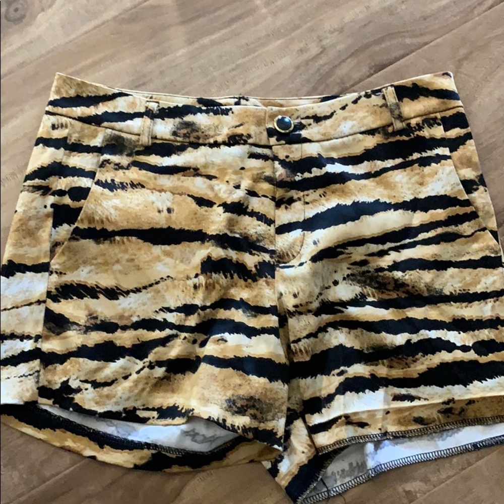 Women’s forever 21 animal print shorts size Small